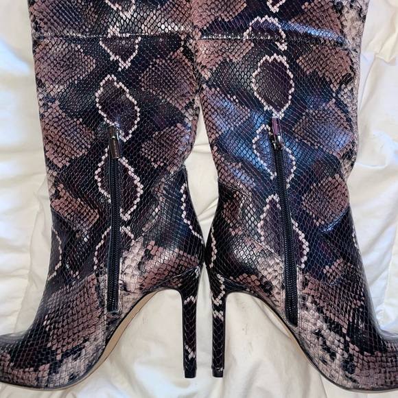 🐍 Vince Camuto Kervana Snake Embossed Knee High Boots - Picture 3 of 5